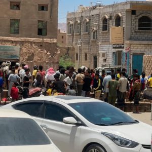 شبوة الغنية بالثروات فقيرة بالخدمات طوابير الغاز تكشف إهمال السلطة المحلية شبوة الغنية بالثروات فقيرة بالخدمات طوابير الغاز تكشف إهمال السلطة المحلية